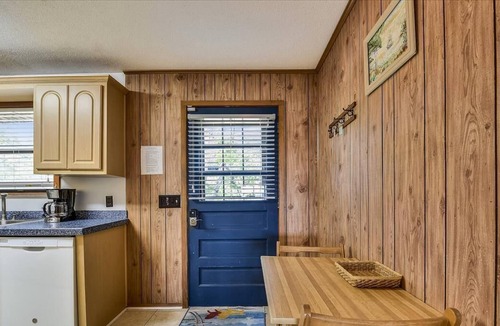 St. George Island House | Survivors is the perfect retreat for a fishing trip or family stay.