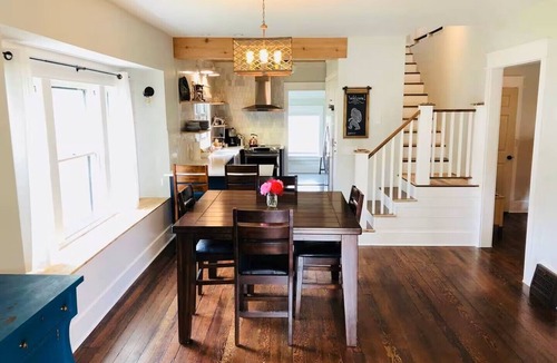 South Perry District House | The Perry Canary: Newly Renovated, Charming, Walk to Coffee and Restaurants