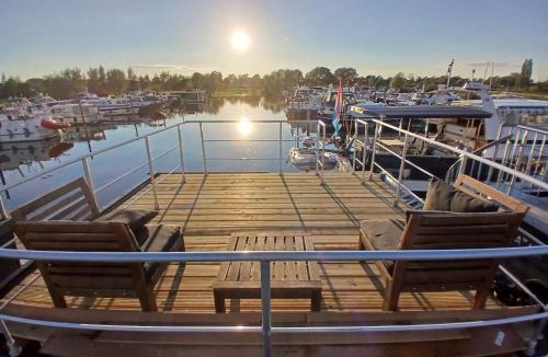 Hattem Boat Rental | Tiny Hanzeboat