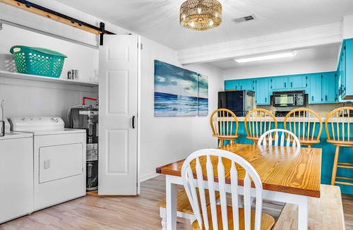 Plantation House | Treetop Oasis – Community Pool, Pet Friendly!