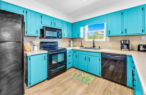 Plantation House | Treetop Oasis – Community Pool, Pet Friendly!