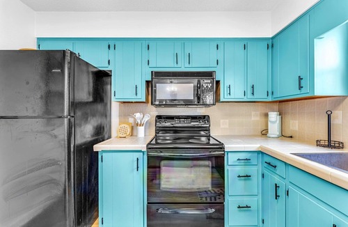 Plantation House | Treetop Oasis – Community Pool, Pet Friendly!