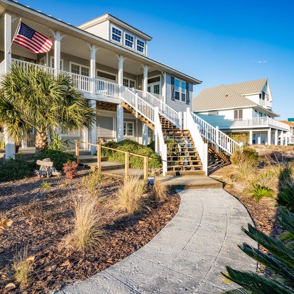 August 2026 Big Savings! Beach Retreat, Easy Beach Access