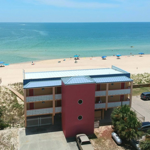Island Suites - Beachfront, boutique hotel, walk to lighthouse, dining & more