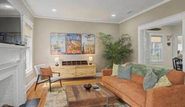 1908 Myrtle · Stylish bungalow 5 Min drive to Downtown in Mobile
