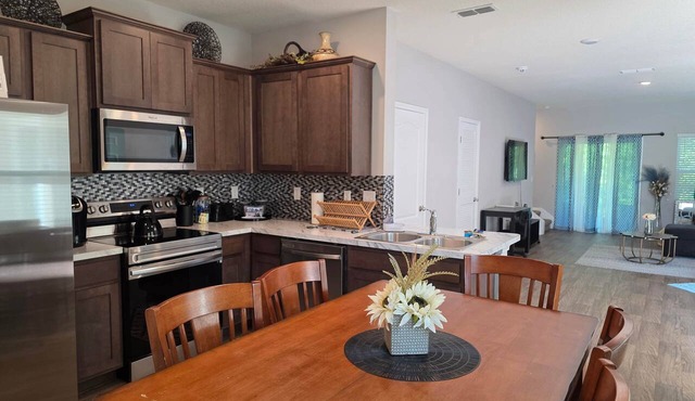 2BR/2.5BA Home- King-Queen-Bunk Bds - Near DT JAX in Jacksonville