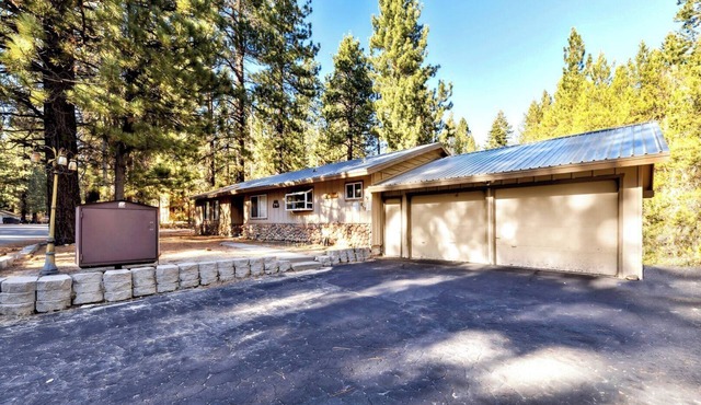 5 Bedrooms Sleeping 10 with Hot Tub - Great Location, 917T~ in South Lake Tahoe