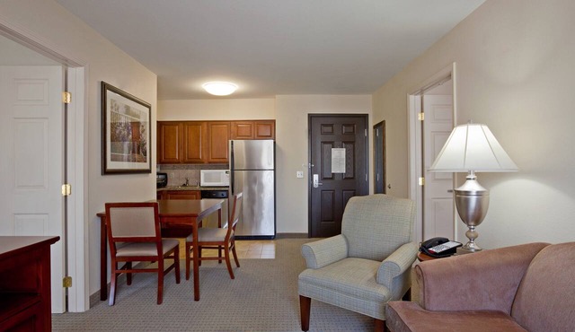 Accessible 2-Bedroom Suite in Palmdale, CA in Palmdale