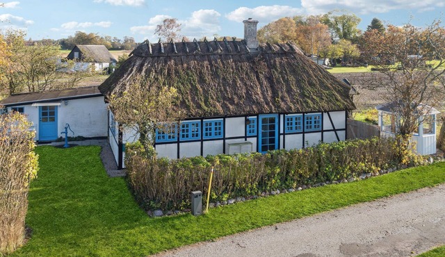 Amazing home in Horslunde with kitchen in Horslunde