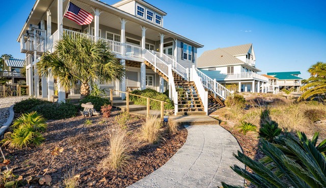 August 2026 Big Savings! Beach Retreat, Easy Beach Access