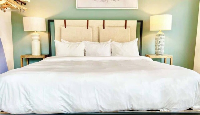 Bars, Eats & Nightlife | Central San Diego King Apt in San Diego