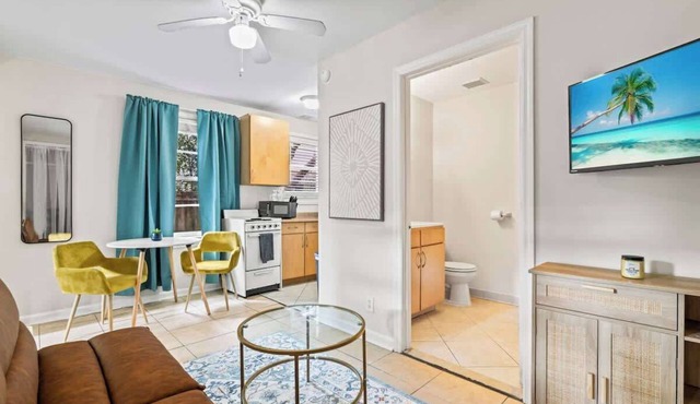 *Beach Breeze*- 1 block from the beach! in Neptune Beach