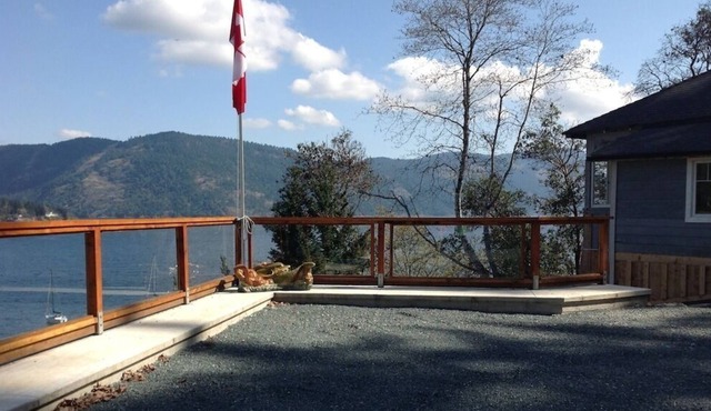 Beach Front Cottage in Maple Bay in Duncan