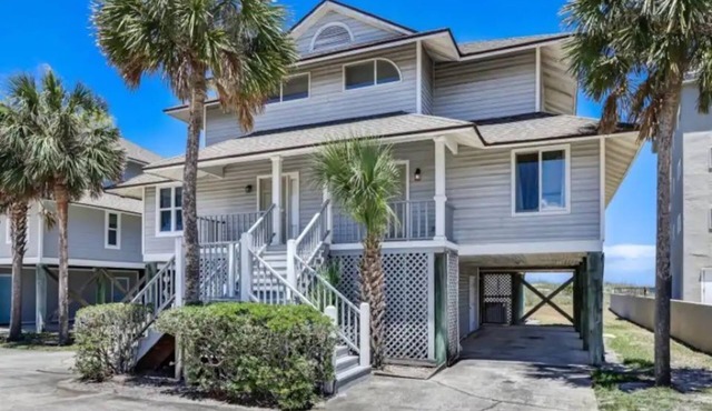 Beachfront Retreat with stunning views. Family sized townhouse in Fernandina Beach