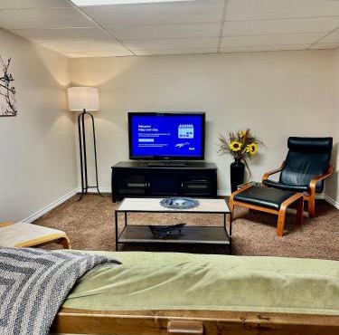 Beautiful Suite Fenced yard Kitchen Laundry in St. Albert