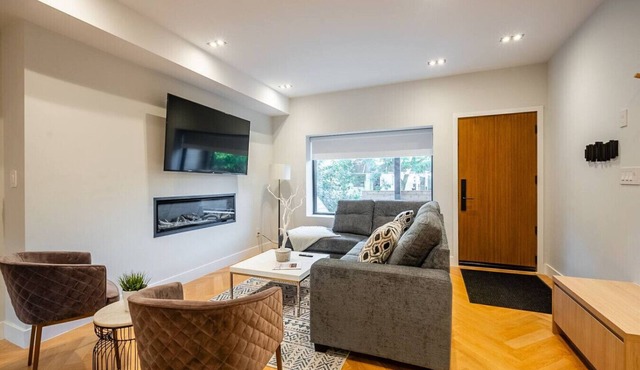 Beautifully Designed 4BR House - Sleeps 8! in Toronto