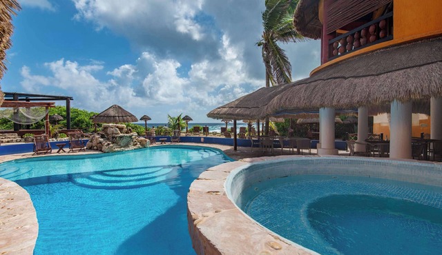 Bella Mar: Ocean Front w/Pool Views in Isla Mujeres