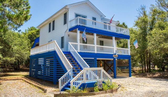 Blue Turtle Beach House with 2 pools, hot tub near beach in Chicahauk, Free Heat in Southern Shores