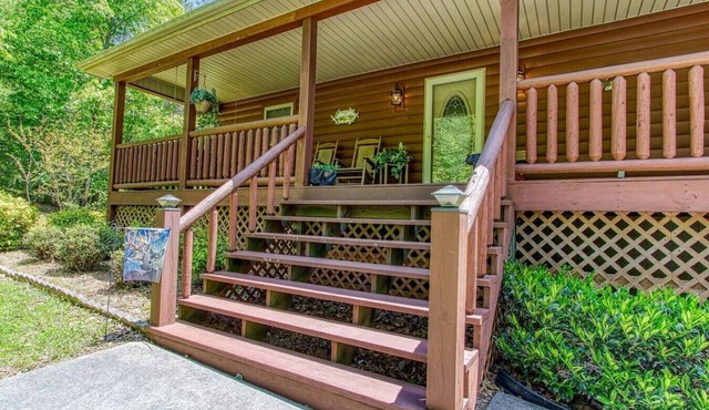 Bluebird`s Song 5BR, 3.5BA by HoneyBearCabins in Sevierville