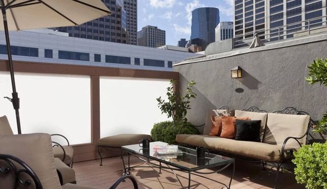 Boutique Unit Near Ferry Building, Powell BART & SFMOMA in San Francisco