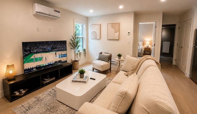 Brand New 2BRGarden Suite l Private & Modern in Delta
