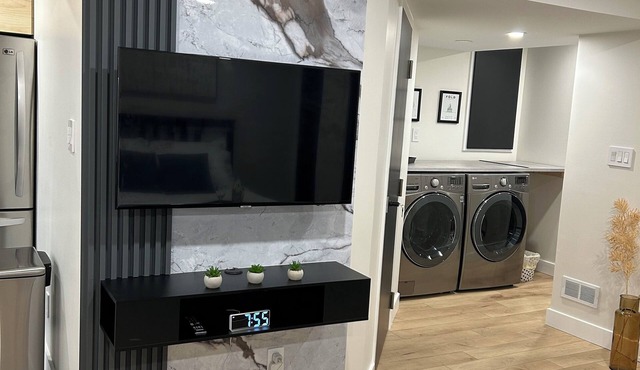 Brand new luxurious basement studio apartment 5 minutes away from Frenchman’s in Pickering