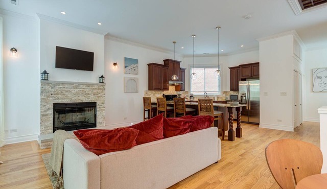 Breathtaking & Bright: Designer 2BD with Garage in Chicago
