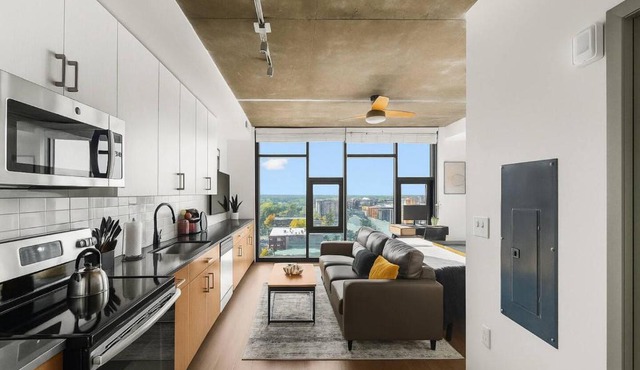 Bright n Airy Studio Perfect City Escape 7 in Birmingham