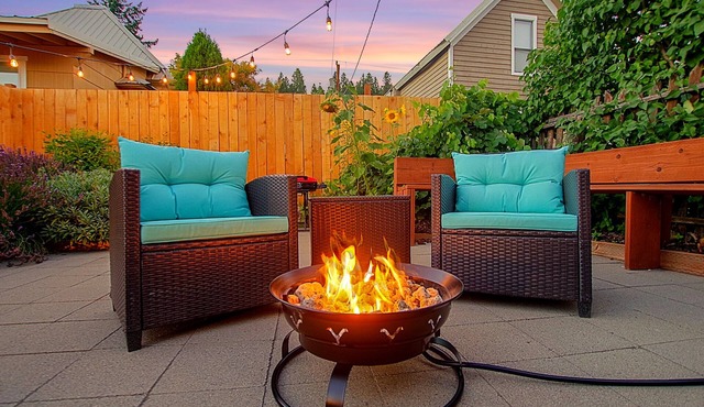 Cascade Getaway - Heart of Cle Elum - Full Kitchen, Private Patio & Pet Friendly in Cle Elum