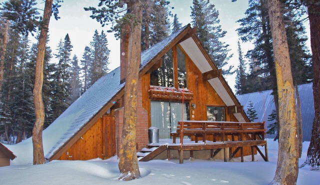 Chalet #17, Charming Ski in/Ski Out Steps to the in Mammoth Lakes