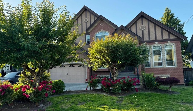 Charming 4-bedroom house with WiFi and AC in Surrey in Surrey