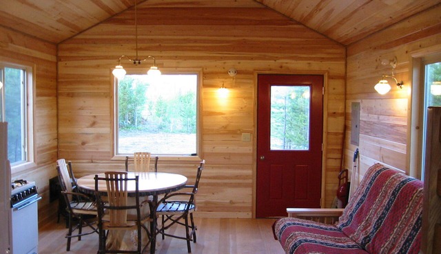 Charming cabin with Incredible Mountain Views! in Polebridge