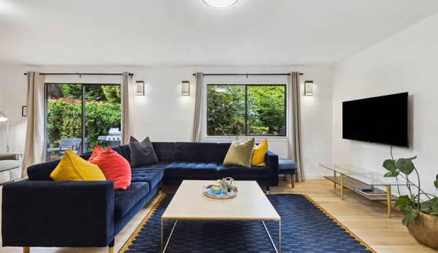 Charming Entire Family Home in North Vancouver in North Vancouver