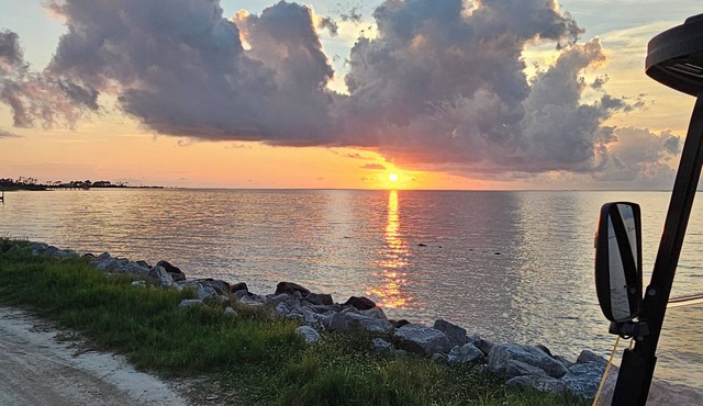 Charming studio apartment with AC and WiFi on marvelous Saint George Island