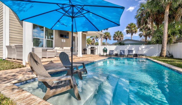 Coastal Cottage: Pool, Golf Cart & Game Room in Jacksonville Beach