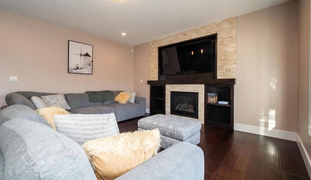Come and enjoy this exquisite home 7 minutes away from the center of ST.Albert in Edmonton
