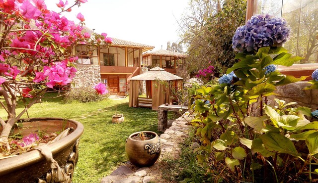 Comfortable Villa in the Sacred Valley: Hot Tub, Sauna, Views of the Waterfall and Mountains in Calca