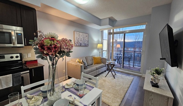Comfy Condo near Promenade Mall in Vaughan