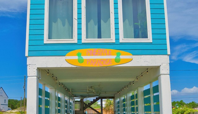 Comfy King beds, close to beach, pool + pet friendly