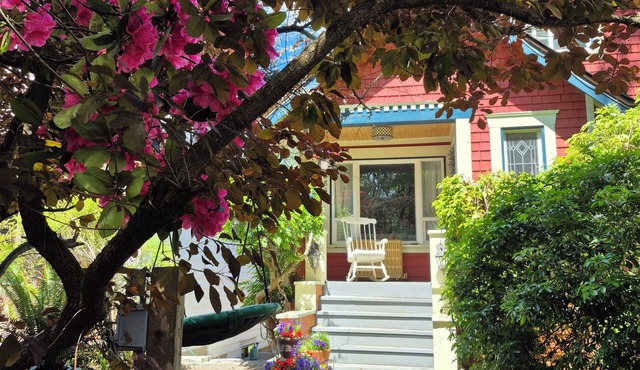COZY GARDEN SUITE ON TRINITY STREET in Vancouver