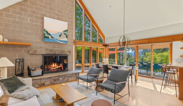 Curated art, luxe linens & indoor-outdoor fireplaces. in Stevenson