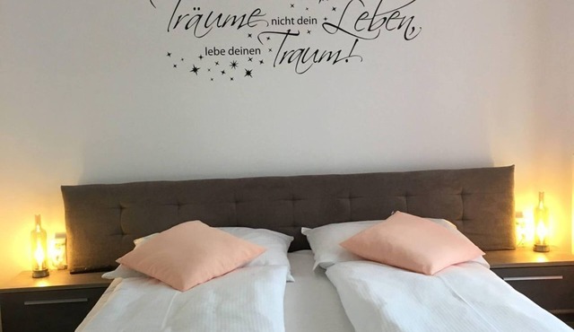 Double room, shower, WC, balcony - Pension Seeblick Latzko in Neusiedl am See
