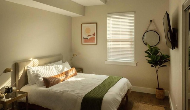 Downtown, contemporary, 2 bedroom, Roof Terrace! 4A in Savannah