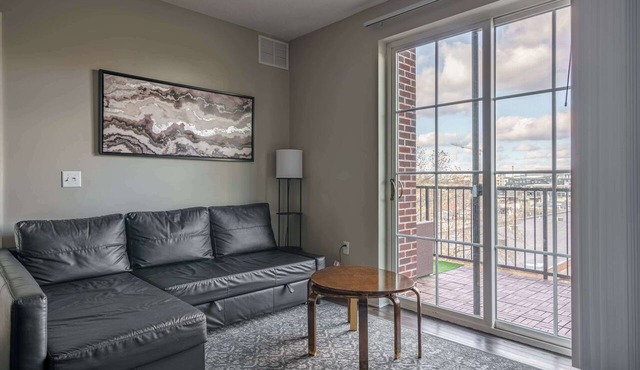 Downtown Views from a Stylish 2BR with Balcony in Columbus