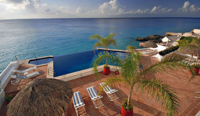 Dramatic Oceanfront Condo with Double Master Suites in Cozumel