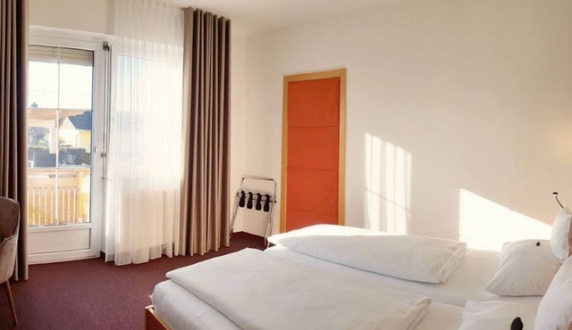 DZ Sonnenseite mit Balkon 2 Nächte Halbpension - Hotel-restaurant Teuschler-mogg in Bad Waltersdorf