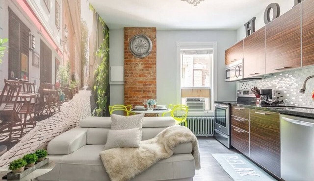 Elegant style 1 BR suite Walk to Lake City Downtown in Toronto