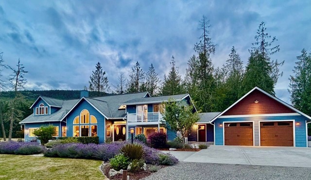 ElkLandia: A Premier Luxury Estate for Gatherings. in Sequim