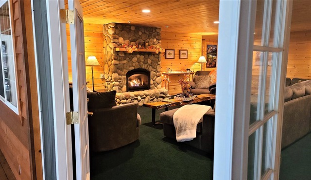 Enormous Mountain Lodge - POOL / HOT TUB / Pool Table / Chef Kitchen in Leavenworth