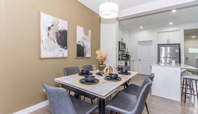Escape in Style/King Bed/Disney/Near WEM in Edmonton